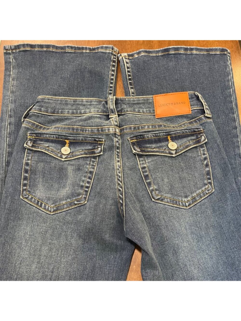 Lucky Brand Low Rise Flare Jeans Women's Size 6/29 Medium Wash Denim Flap Pocket - Picture 9 of 14